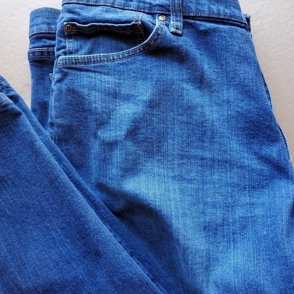 Wrangler relaxed fit slightly distressed jeans sz 38 X 32 - Picture 4 of 8